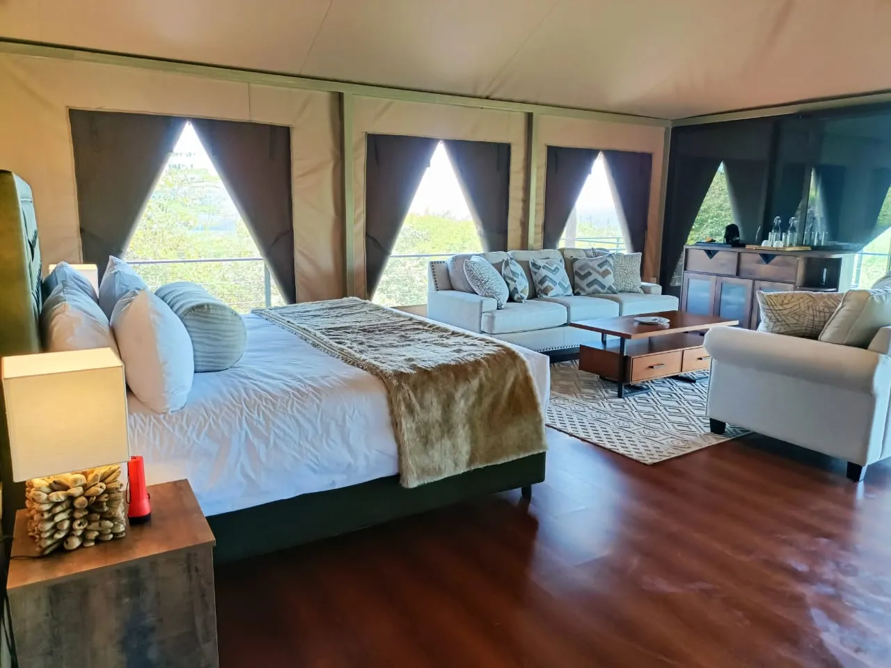 Emaiyan Luxury Camp