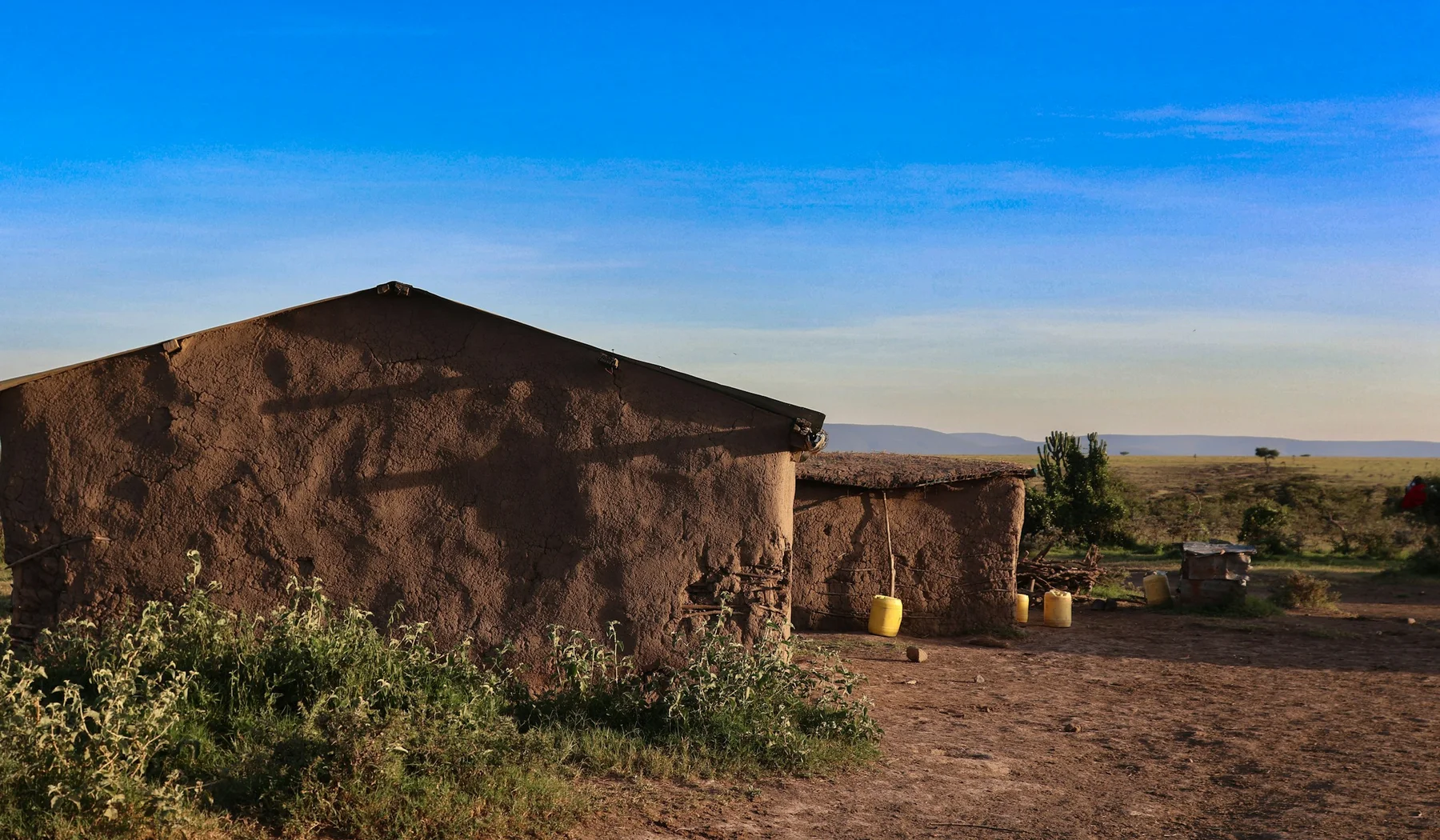 Small earthen building in a dry Kenyan landscape